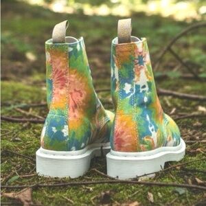 Dr. Martens V Page MTD Tie Dye
Multicolor Ankle Boots